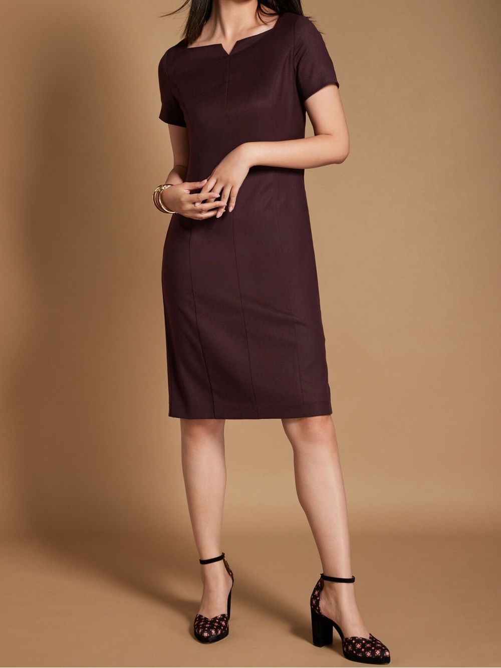 Women's Short-Sleeve Sheath Dress in Burgundy Seasonless Italian Wool Size 16W